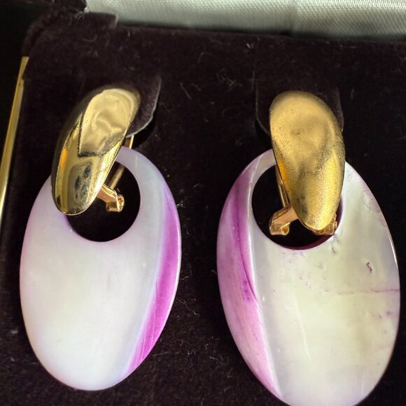 Vintage interchangeable clip-on earrings with classic vintage-style jewelry box - Picture 2 of 2